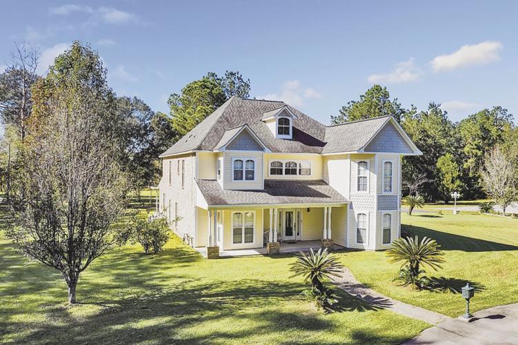 A Grand Victorian Getaway in Denham Springs - 10450 Mandy Lane,  Denham Springs